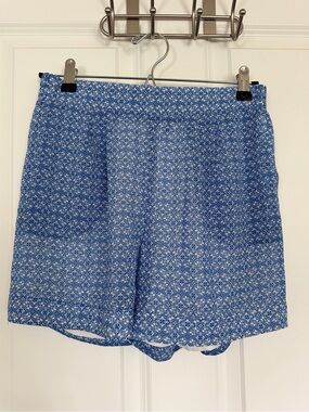 Skies Are Blue Blue Mosaic Print Women's Shorts